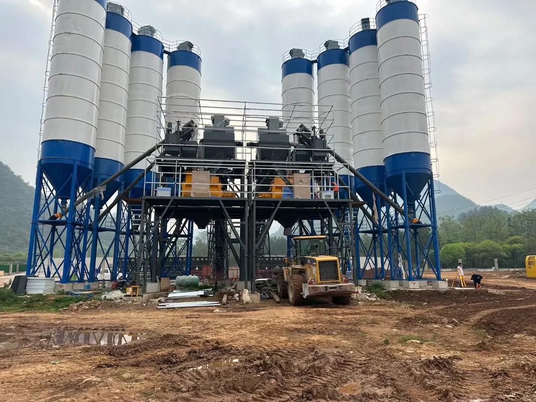 雙HZS180混凝土攪拌站高效落成，助力建筑機(jī)械裝備升級